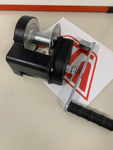 Small hand crank winch with brake Cod. 350.180.02 C